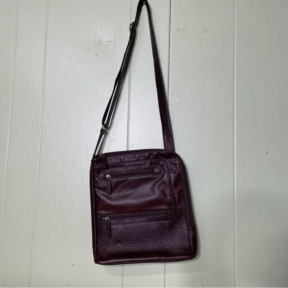 Levenger Brown Leather Messenger Bag Tote - Picture 3 of 9